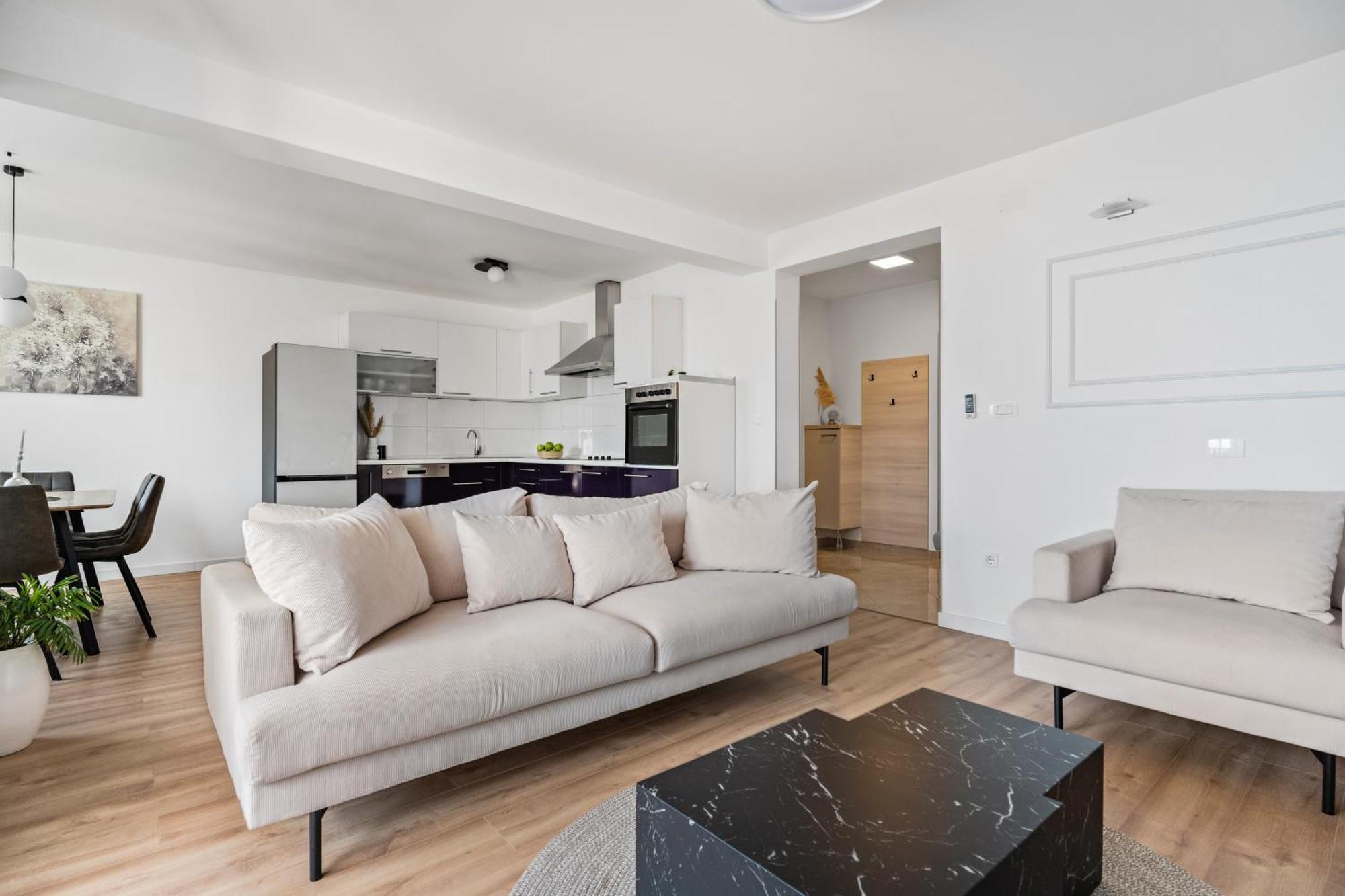 Apartments Bakota Омиш Экстерьер фото